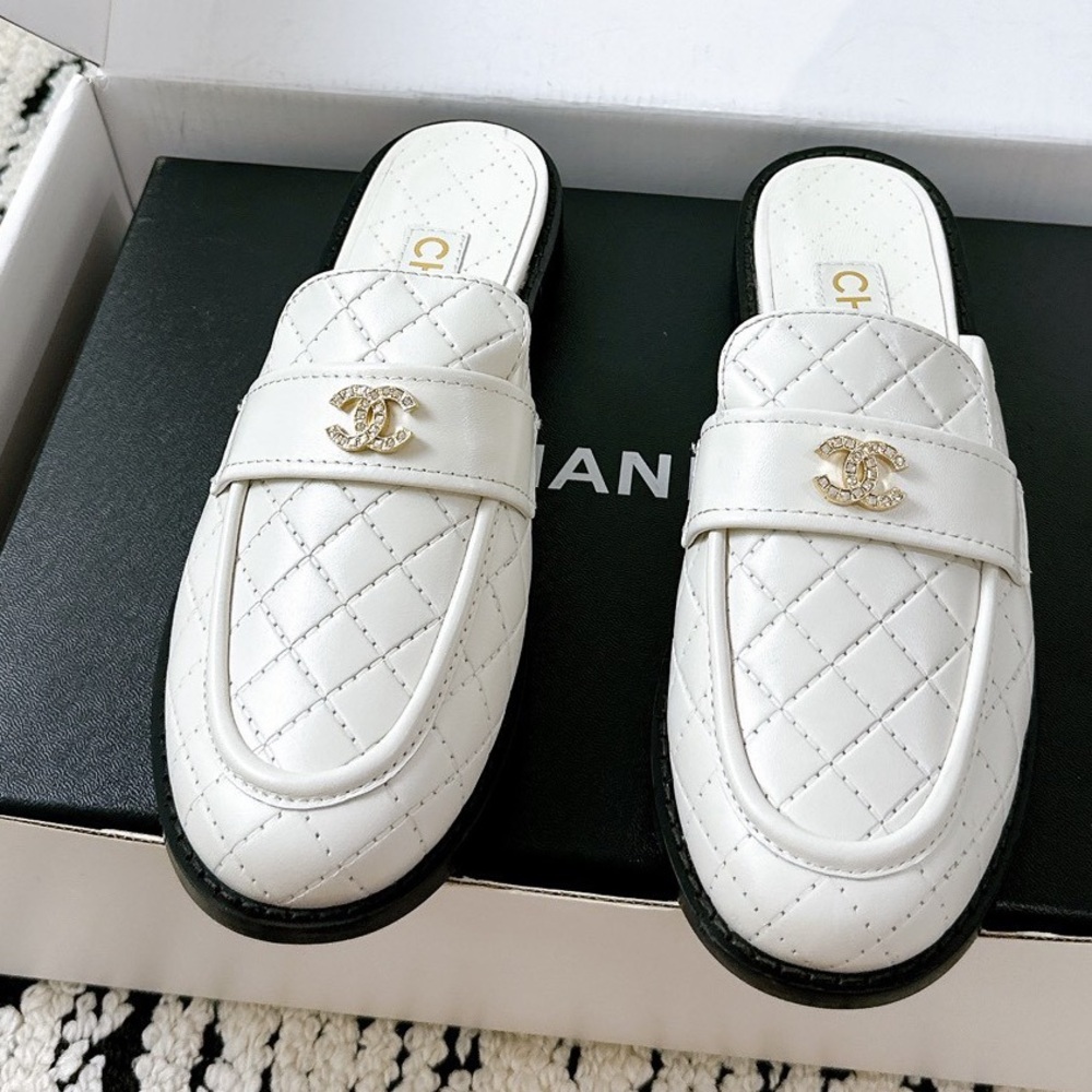 Women's Chanel White Quilted CC Logo Platform Mule Slides